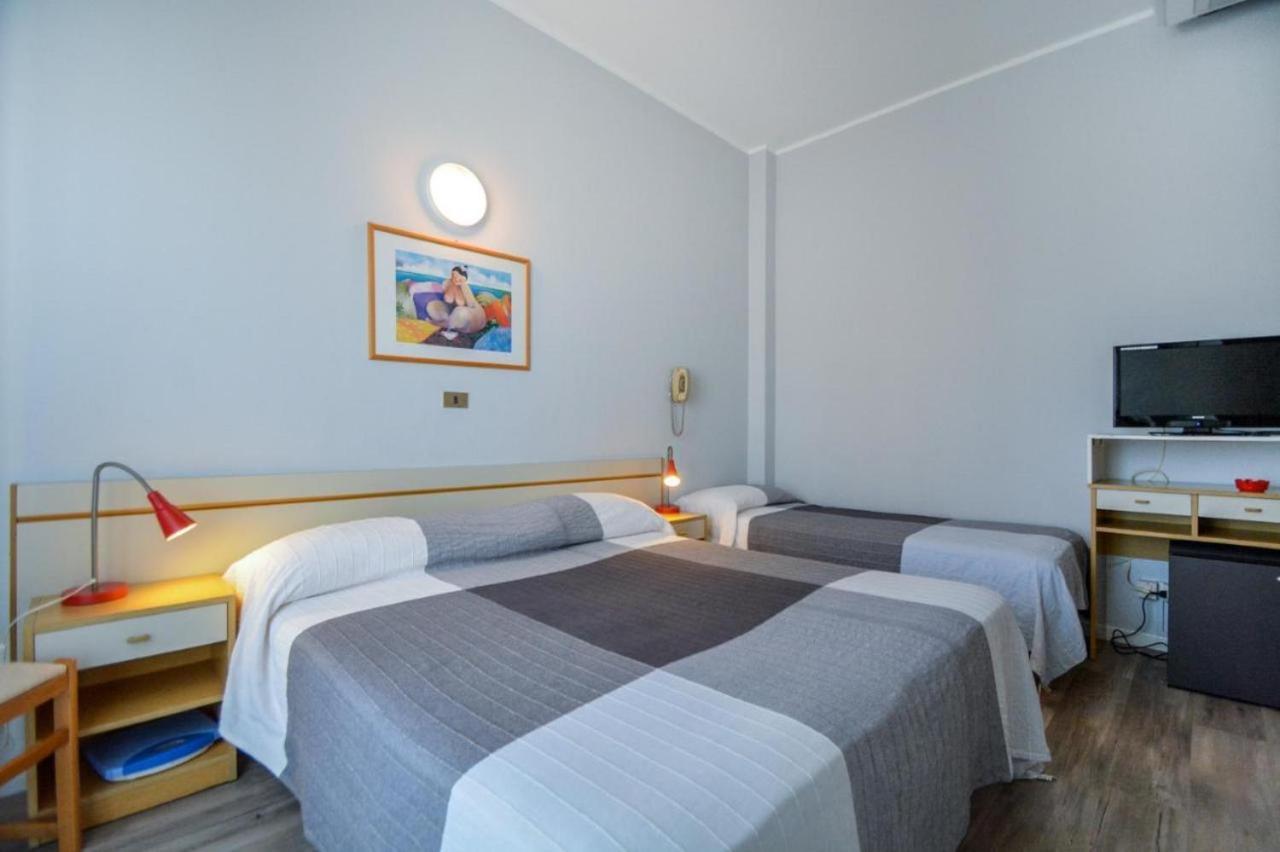 Hotel Mirabella Riccione Buitenkant foto