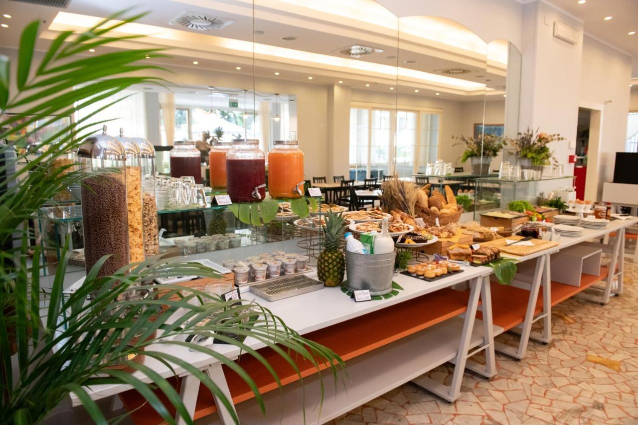 Hotel Mirabella Riccione Buitenkant foto