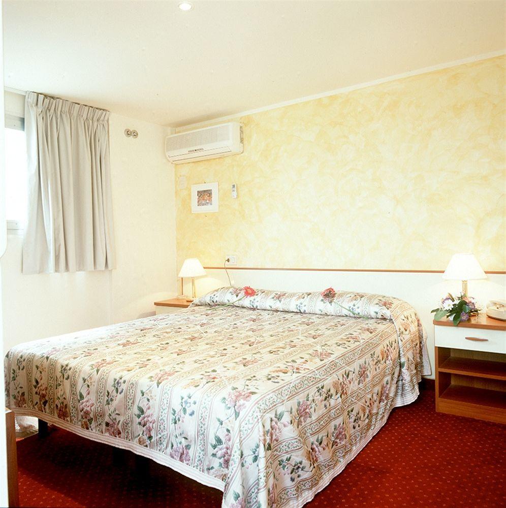 Hotel Mirabella Riccione Buitenkant foto